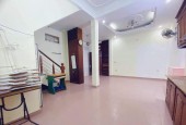 Cho ở nhóm sinh viên 7 - 8 người nhà Đường Láng, 40m2, 4 tầng, 4 ngủ, 15 Triệu, đủ đồ